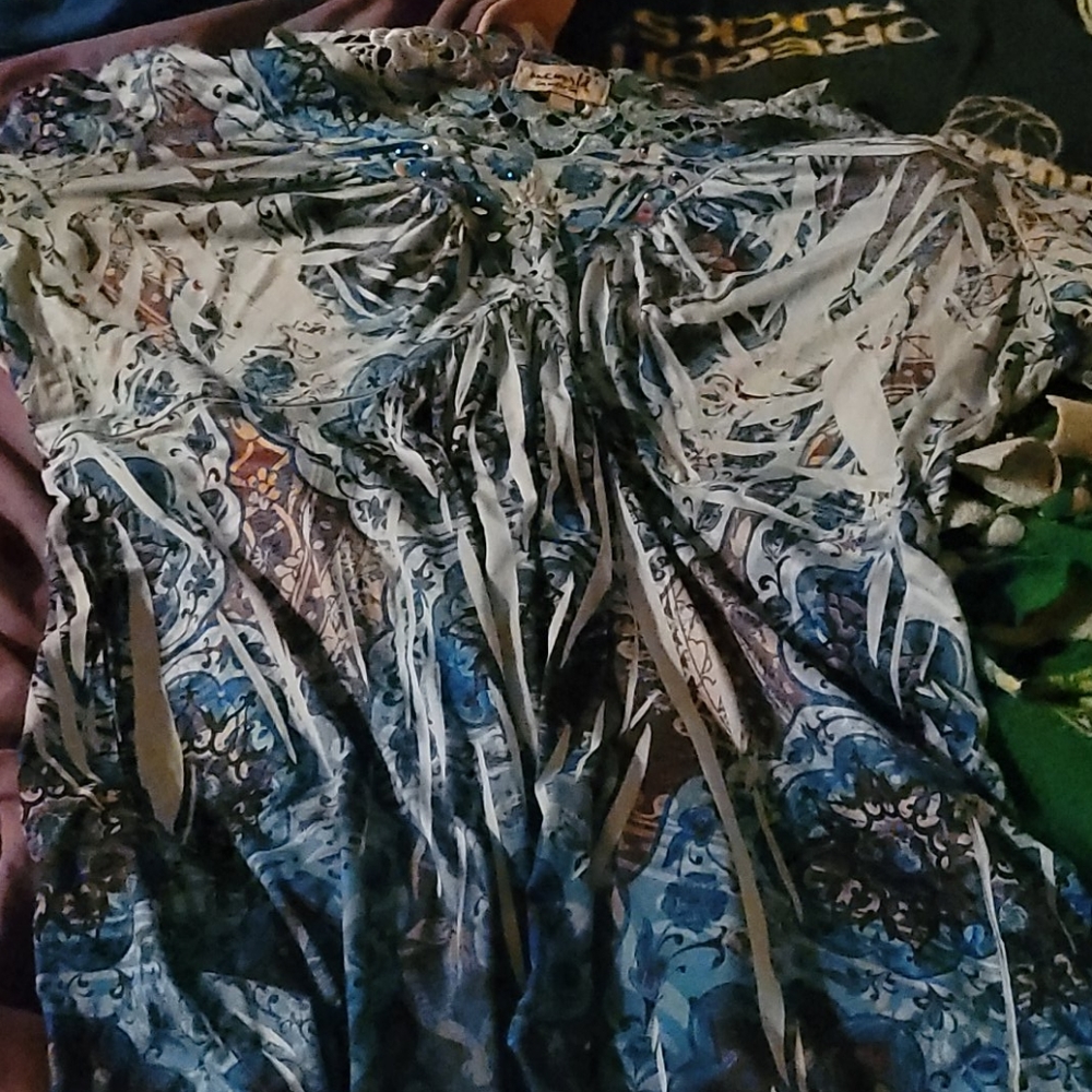 Medium sleeve blouse